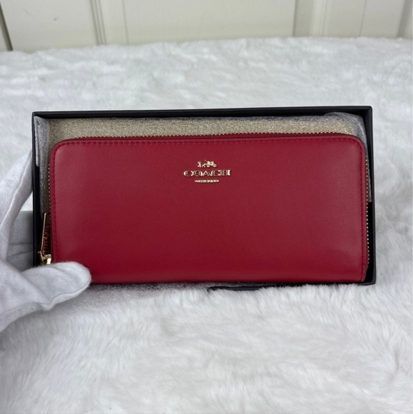 Coach Handbags - NIB Coach wallet
